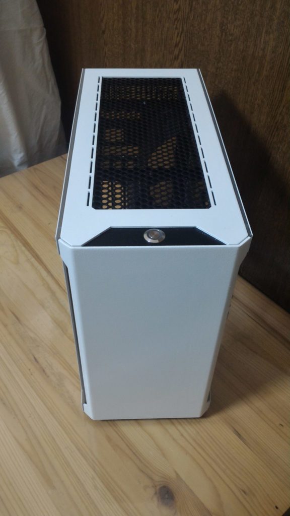 Sliger SM580 レビュー - 自作ユーザーが解説するゲーミングPCガイド