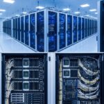 青色LEDインジケーターが光るサーバーラックが並ぶ現代的なデータセンター内部