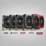 ASUS、GIGABYTE、SAPPHIRE、XFX、PowerColorなど複数メーカーのAMD Radeon RX 9070 XT グラフィックカードを並べた製品写真