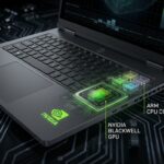 NVIDIAブランドの薄型未来的なノートPC。透明なケースパネルから光るBlackwell統合GPUチップが見え、ARMコアとGPUダイの断面図スタイルで図示されている