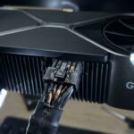 高級グラフィックカードの電源コネクター部分のアップ