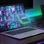 光るゲーム画面を表示したスリムなARMラップトップ
