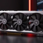 暗く反射のある台の上に置かれたトリプルファン仕様のゲーミングGPU。赤とグレーを基調としたスタジオ照明で、背景にはディスカウントを示唆する視覚要素をさりげなく配置