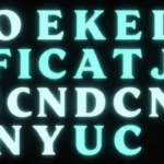 崩れた文字が読める単語へと変化していく、二重性をテーマにしたタイポグラフィ。暗い背景にシアンと白のコントラストで表現した抽象的なフォントデザインイラスト