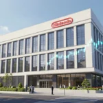 任天堂本社（京都）の外観と、業績を示す控えめなグラフのオーバーレイ。ビジネス系エディトリアル写真風